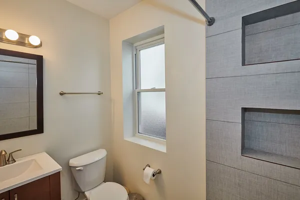 $2,450 | 6241 North Claremont Avenue, Unit 3, Chicago, IL 60659