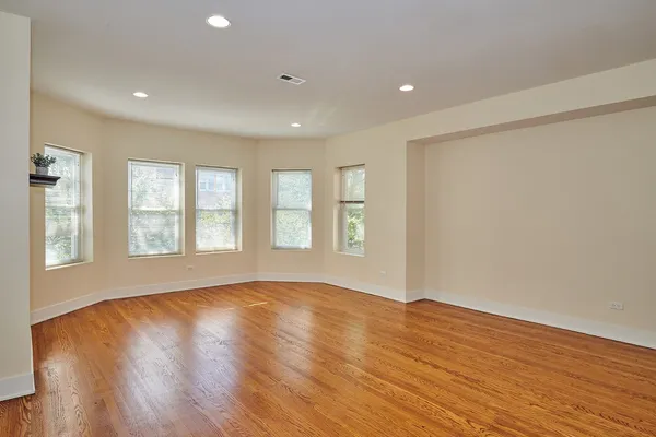 $2,450 | 6241 North Claremont Avenue, Unit 3, Chicago, IL 60659