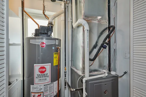 $2,450 | 6241 North Claremont Avenue, Unit 3, Chicago, IL 60659