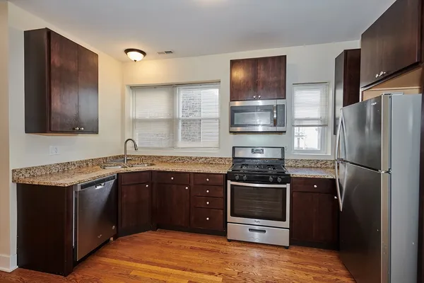 $2,450 | 6241 North Claremont Avenue, Unit 3, Chicago, IL 60659