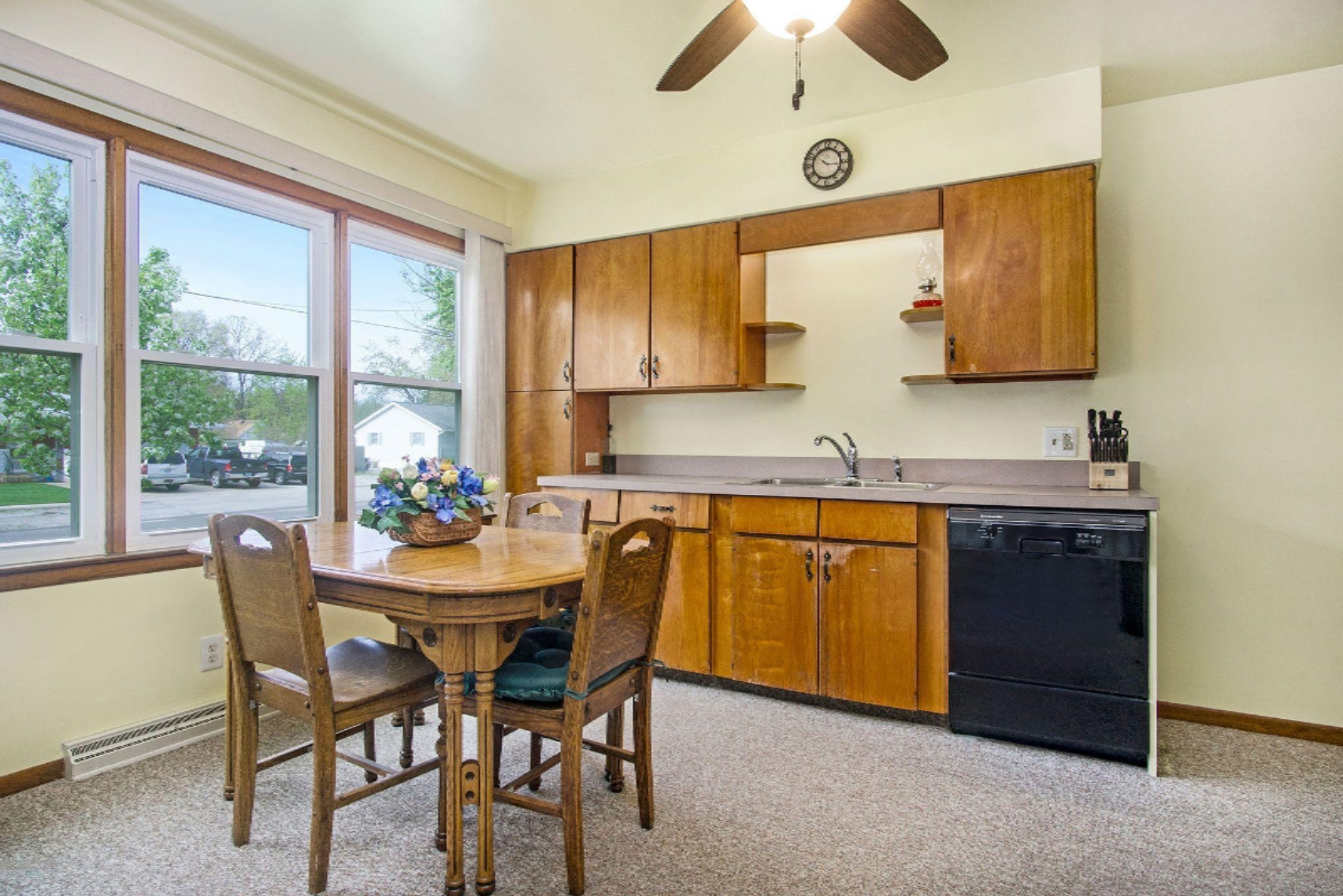 966 Post Road Muskegon, MI 49441 - Photo 3 of 19 RvqjANNA