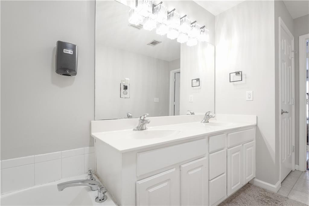 5331 Sherwin Drive Norcross, GA 30093 - Photo 20 of 29 a bathroom with a sink a mirror and a bathtub