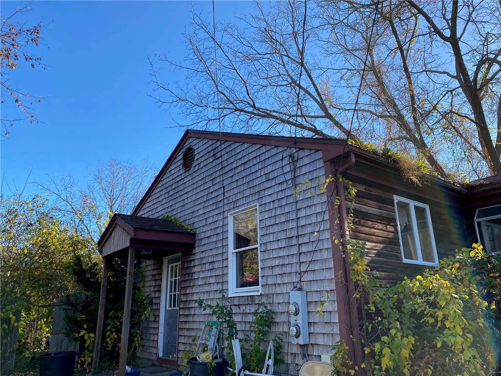 107 Riverside Street Portsmouth, RI 02871 - Photo 4 of 21 Gallery Image 4