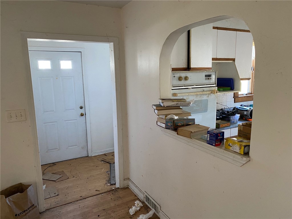 107 Riverside Street Portsmouth, RI 02871 - Photo 5 of 21 Gallery Image 5