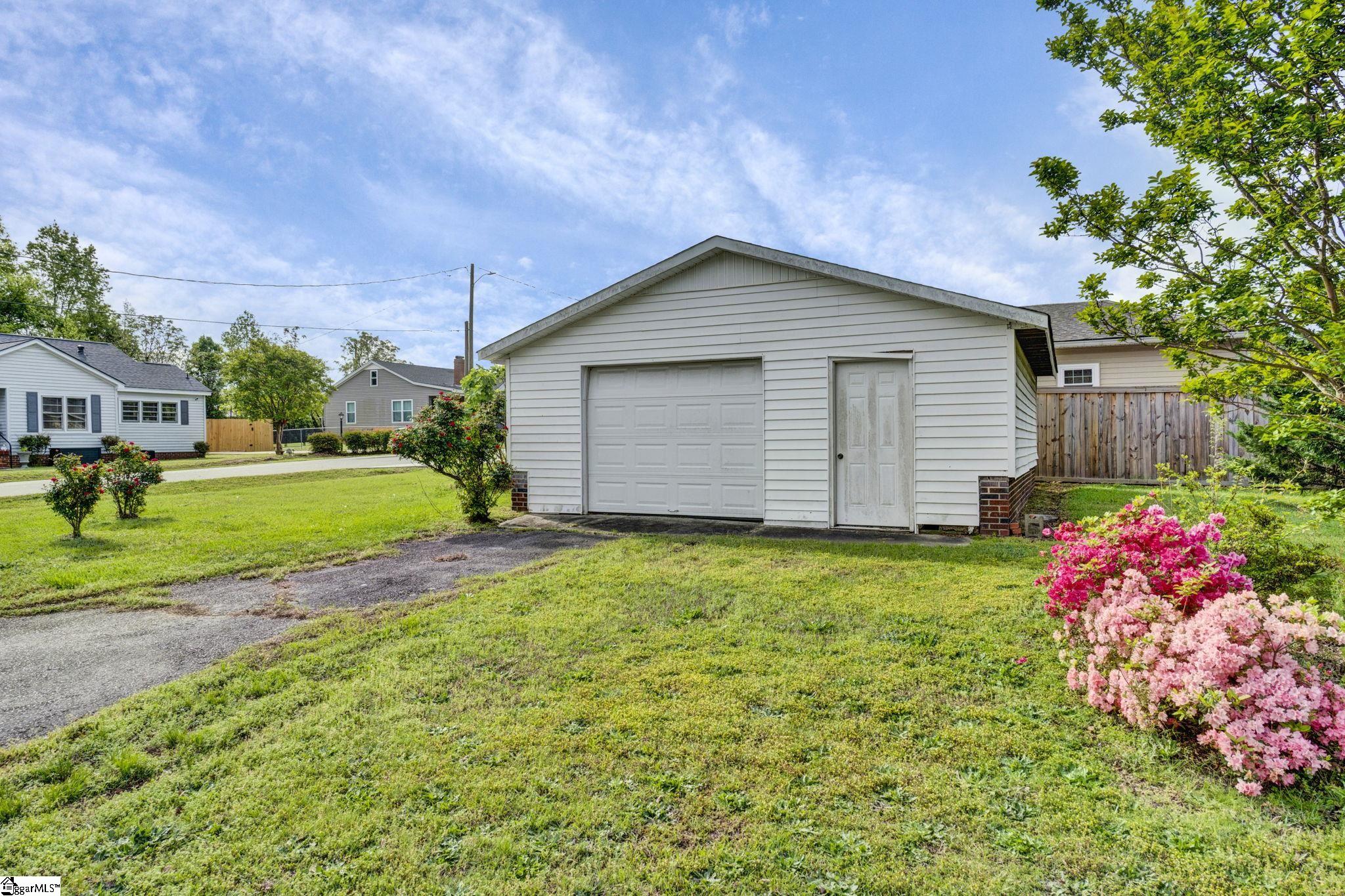 201 Pine Street Clinton, SC 29325 - Photo 36 of 42