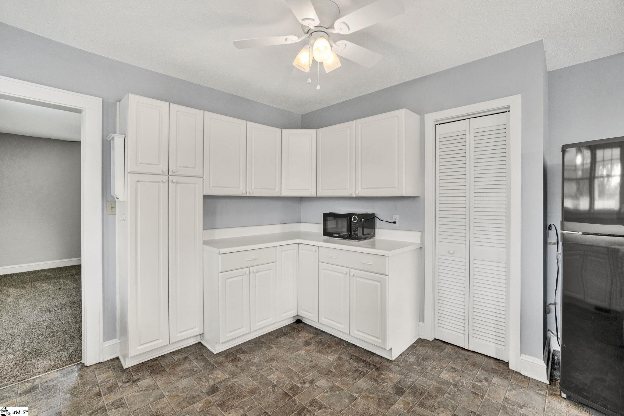 201 Pine Street Clinton, SC 29325 - Photo 4 of 42