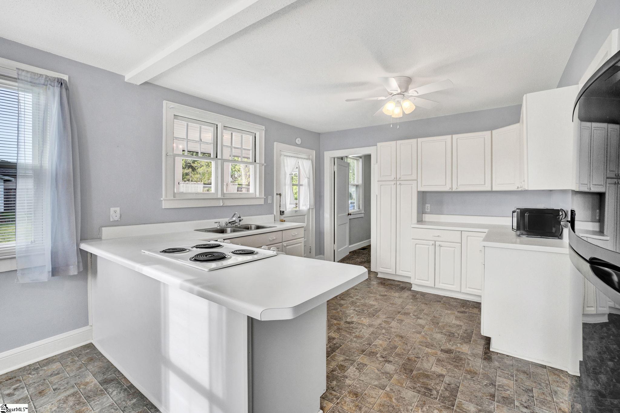 201 Pine Street Clinton, SC 29325 - Photo 5 of 42