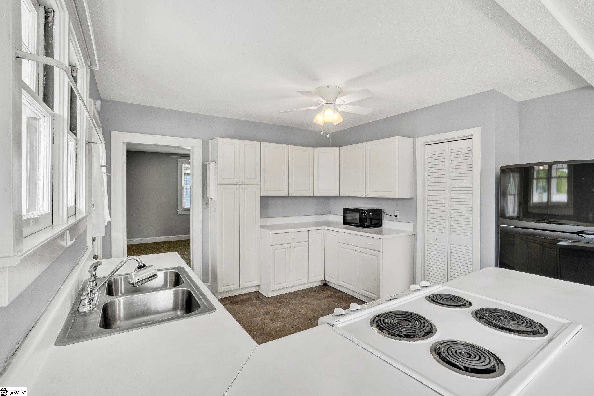 201 Pine Street Clinton, SC 29325 - Photo 6 of 42