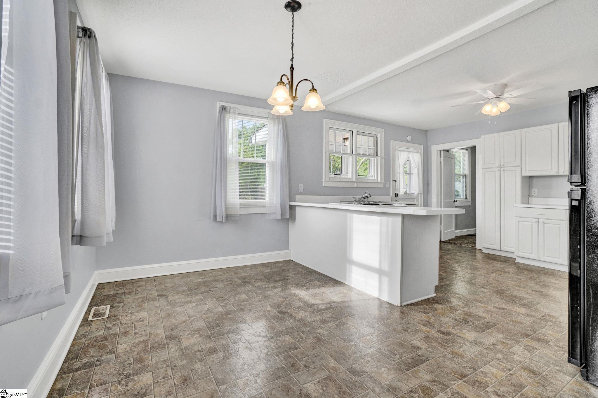 201 Pine Street Clinton, SC 29325 - Photo 9 of 42