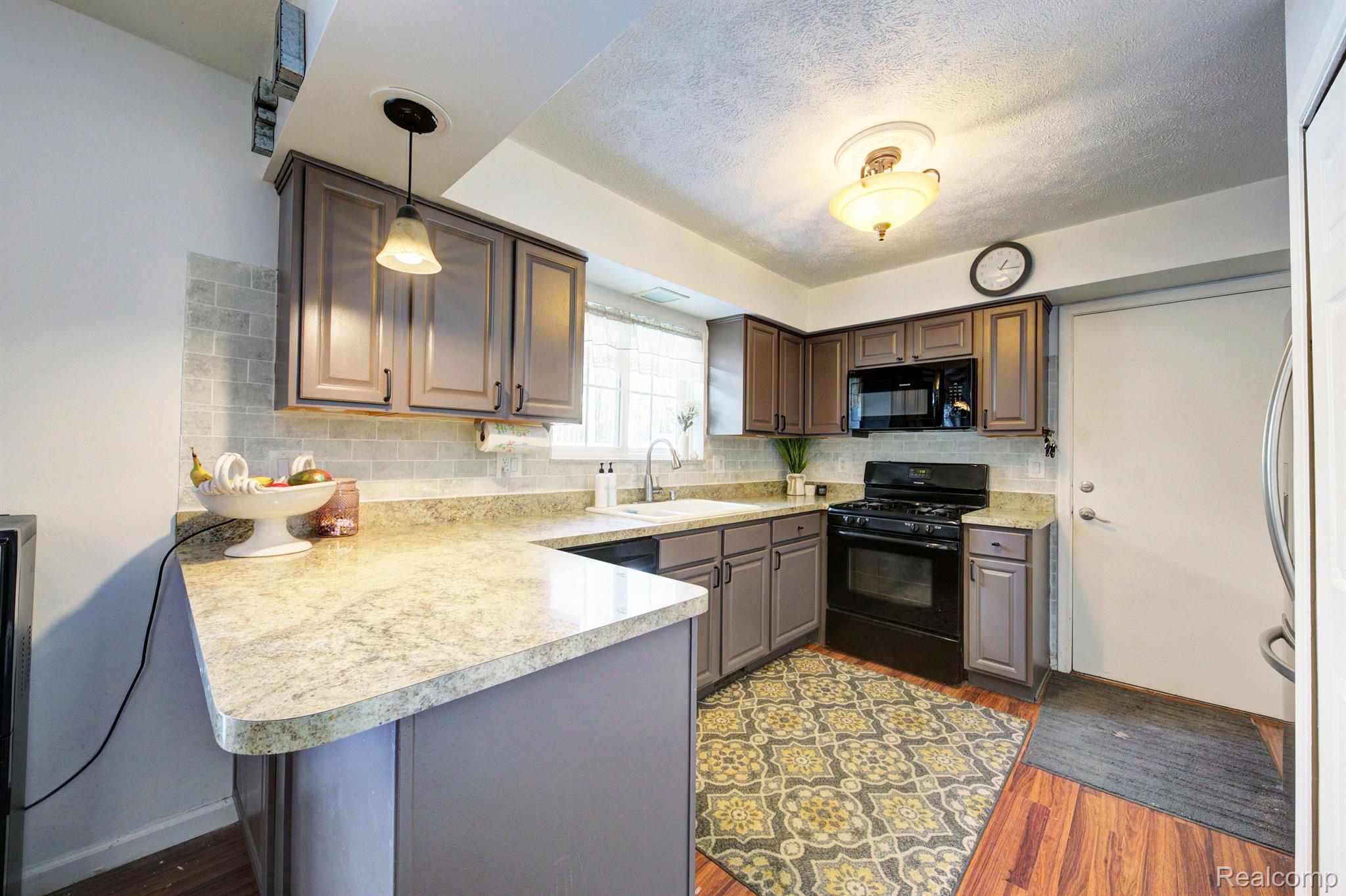 7401 Herbst Road Brighton, MI 48114 - Photo 12 of 30 Gallery Image 12