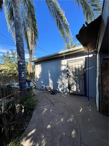 a view of a garage with sitting area