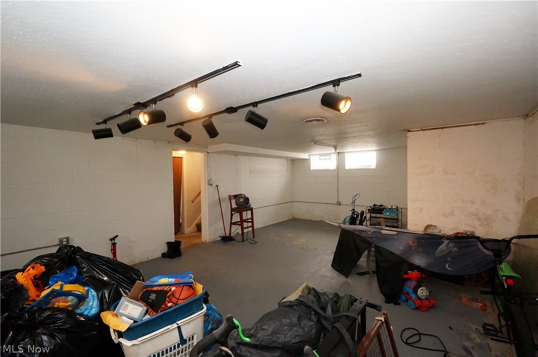 4138 Stilmore Road Cleveland, OH 44121 - Photo 25 of 29