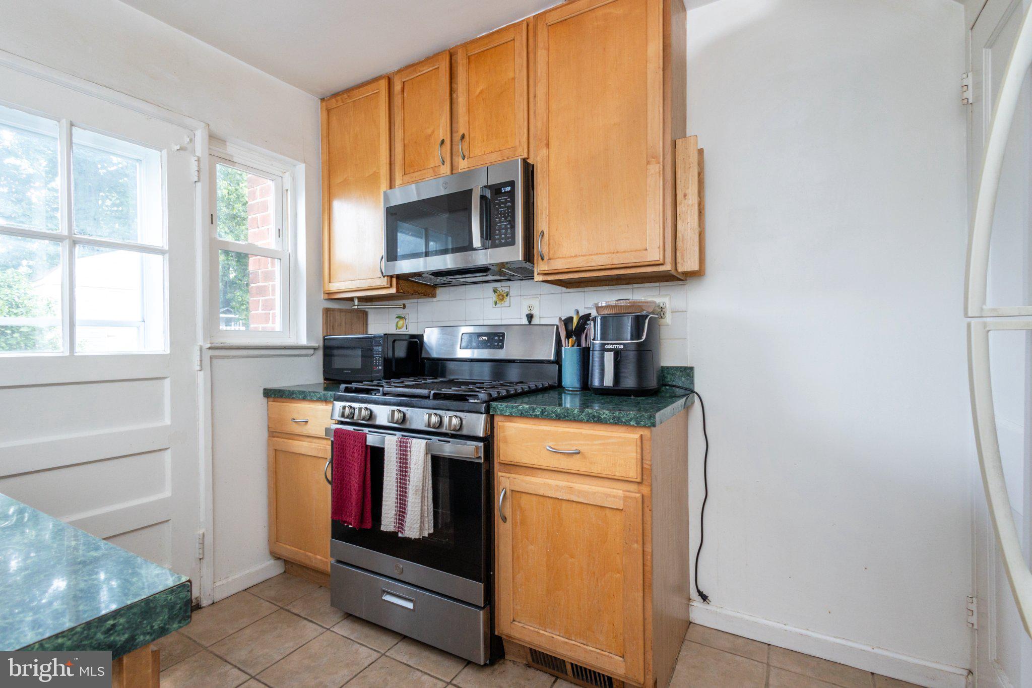 12007 Livingston Street Silver Spring, MD 20902 - Photo 14 of 16 Gas Cooktop Stove