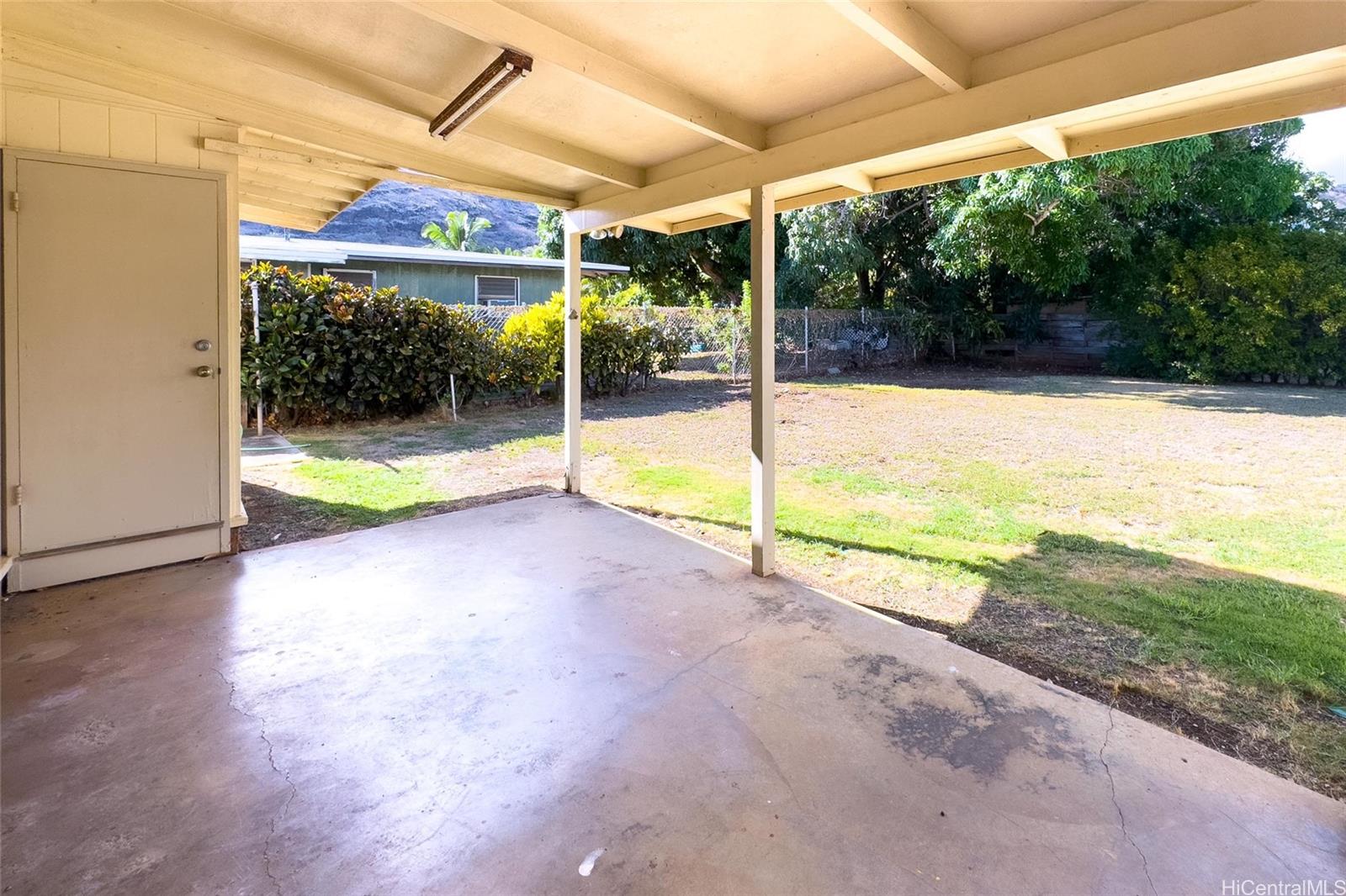 5558 Pia Street Honolulu, HI 96821 - Photo 17 of 25 a view of a indoor swimming pool