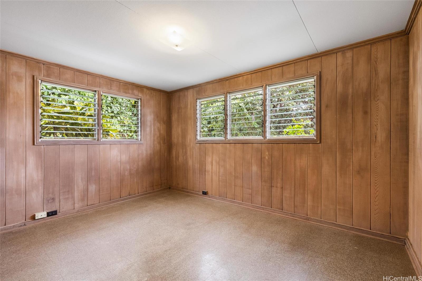 5558 Pia Street Honolulu, HI 96821 - Photo 4 of 25 an empty room with windows