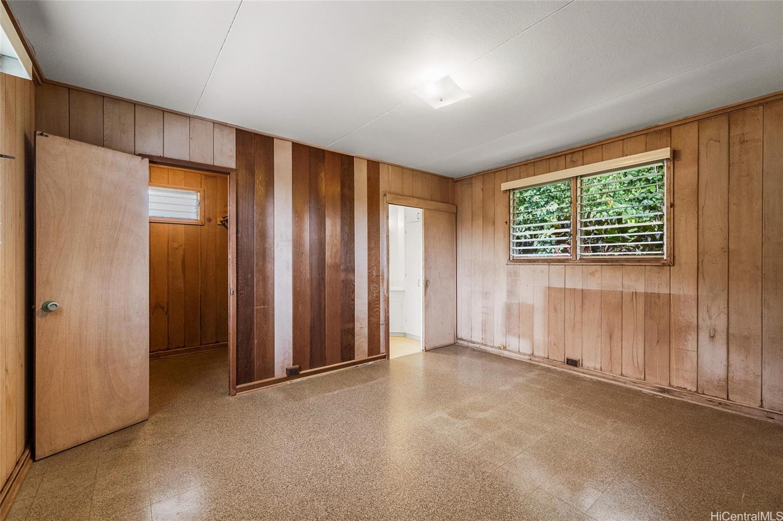 5558 Pia Street Honolulu, HI 96821 - Photo 7 of 25 an empty room with windows