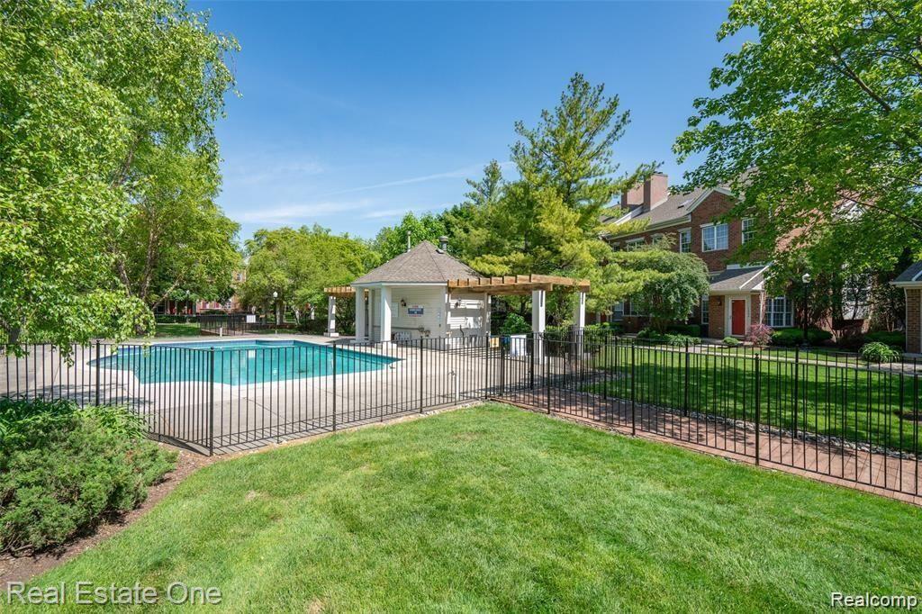 1453 Chesapeake Road, Unit 40 Royal Oak, MI 48067 - Photo 3 of 17