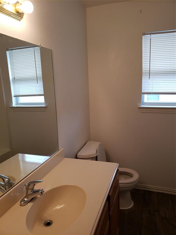 13631 Biggs Street Dallas, TX 75253 - Photo 8 of 17 a bathroom with a sink and a toilet