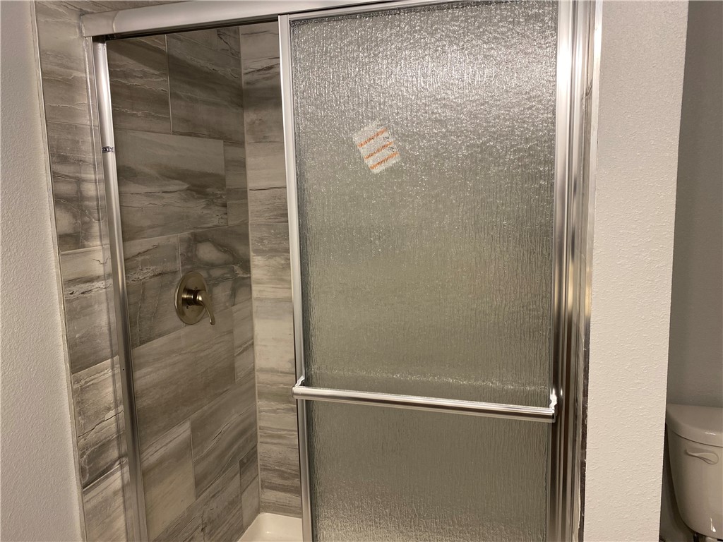 6107 Carnation Terrace Austin, TX 78741 - Photo 11 of 27 a bathroom with bathtub