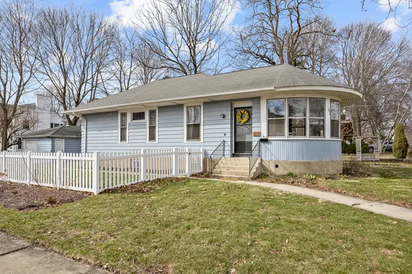 $289,900 | 1150 Cedar Avenue, Elgin, IL 60120