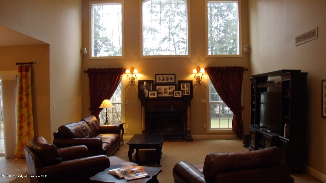 915 Old Logger Road Moscow, PA 18444 - Photo 12 of 41 Gallery Image 12