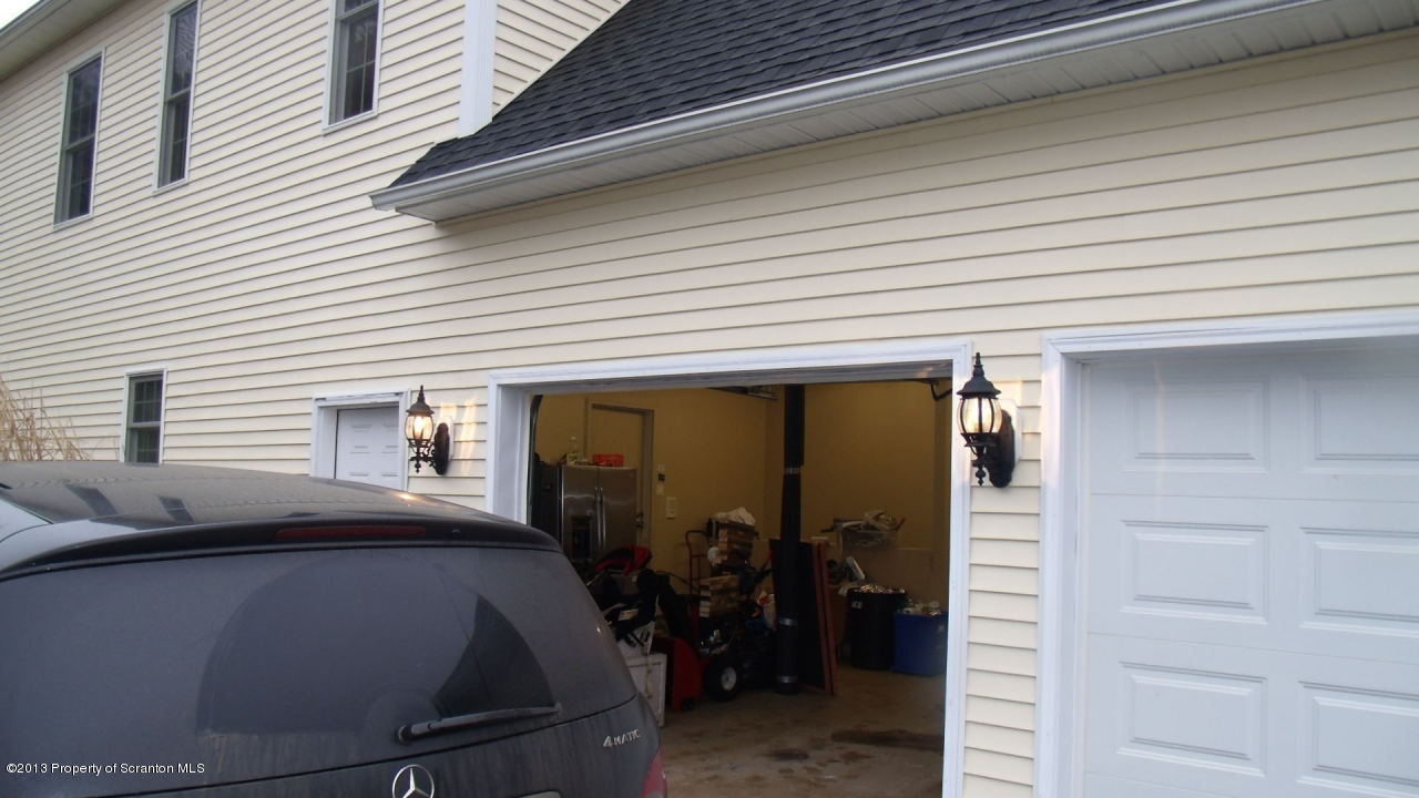 915 Old Logger Road Moscow, PA 18444 - Photo 4 of 41 Gallery Image 4
