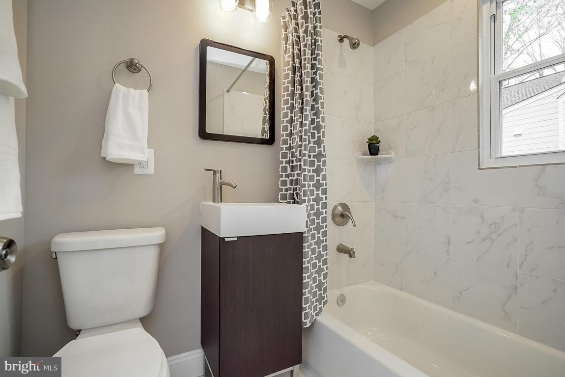3157 Holloway Road Falls Church, VA 22042 - Photo 20 of 29 Main Level Bath