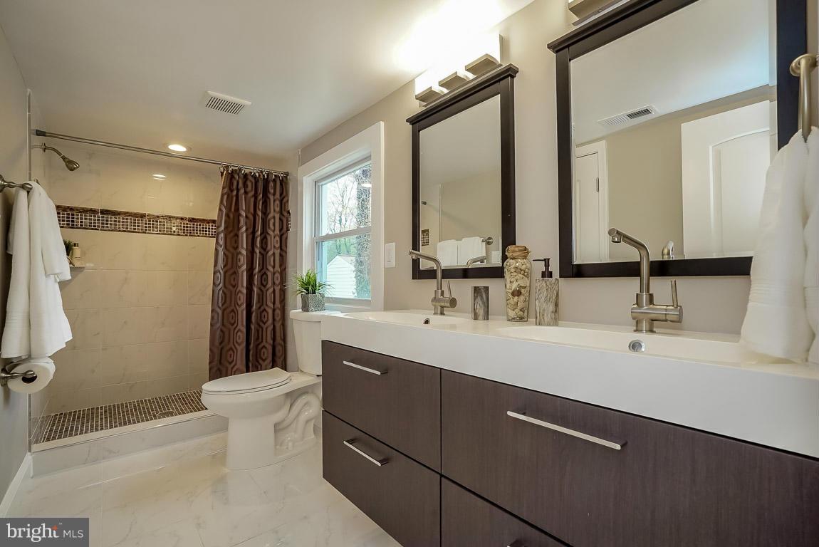 3157 Holloway Road Falls Church, VA 22042 - Photo 23 of 29 Bath (Master)