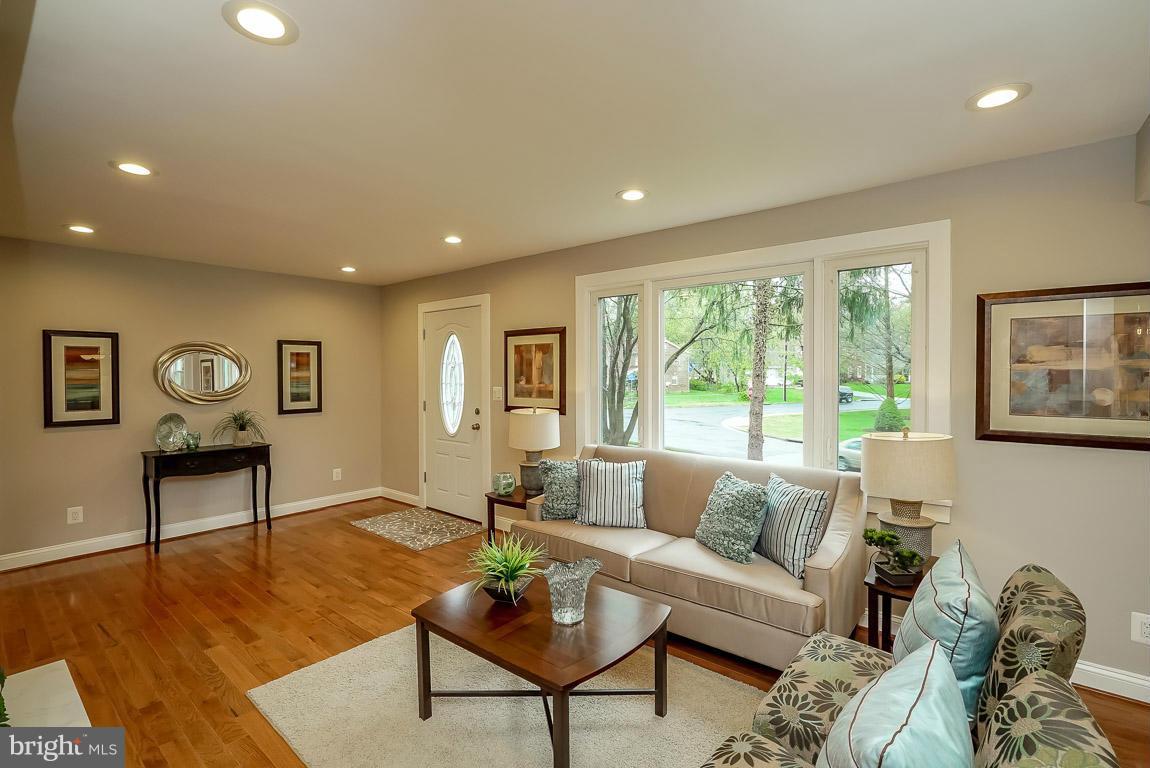 3157 Holloway Road Falls Church, VA 22042 - Photo 7 of 29 Sunny living room