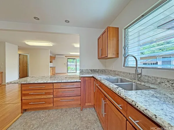 $4,985 | 1660 Onipaa Street, Honolulu, HI 96819