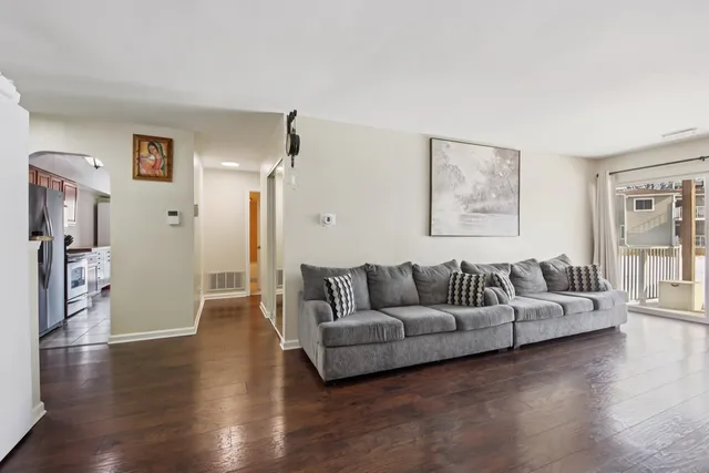 $275,000 | 1182 East Nichols Road, Unit 1A, Palatine, IL 60074