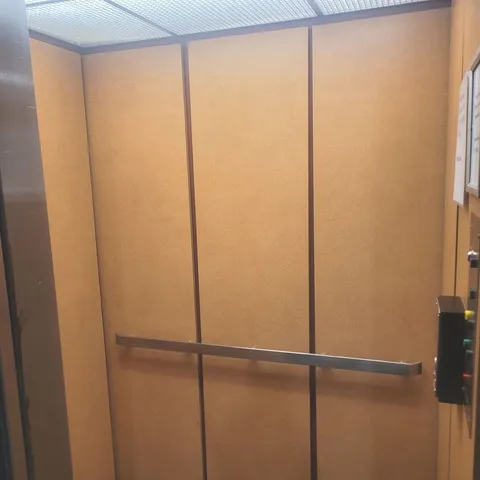 a close view of shower hardwood