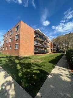 2215 West 111th Street, Unit 101 Chicago, IL 60643 - Photo 35 of 39 a view of a back yard of the house