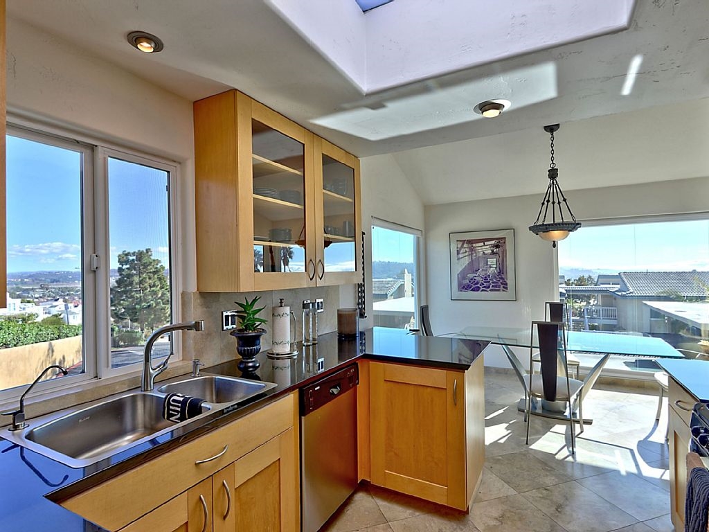 828 Sea Turf Circle Solana Beach, CA 92075 - Photo 8 of 24