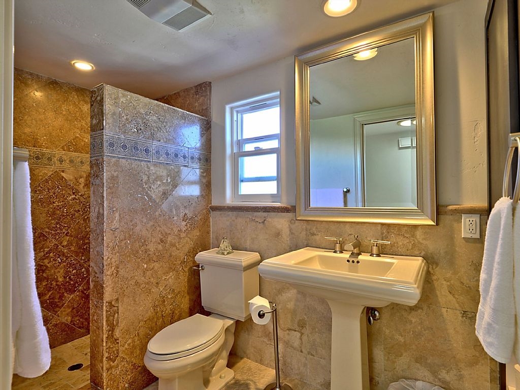 828 Sea Turf Circle Solana Beach, CA 92075 - Photo 9 of 24