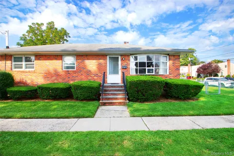 $699,000 | 217 Wellington Road South, Garden City South, NY 11530