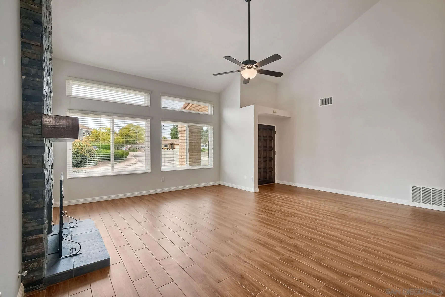 14741 Oakline Road Poway, CA 92064 - Photo 10 of 62 Gallery Image 10