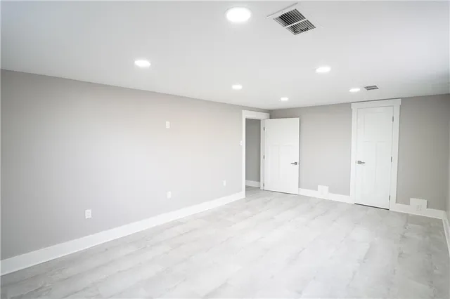 an empty room with window and ceiling fan