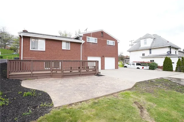 a view of a street with a house