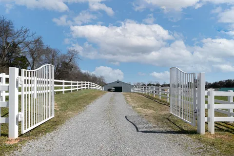 $795,999 | 667 Creek 150, Sweetwater, TN 37874