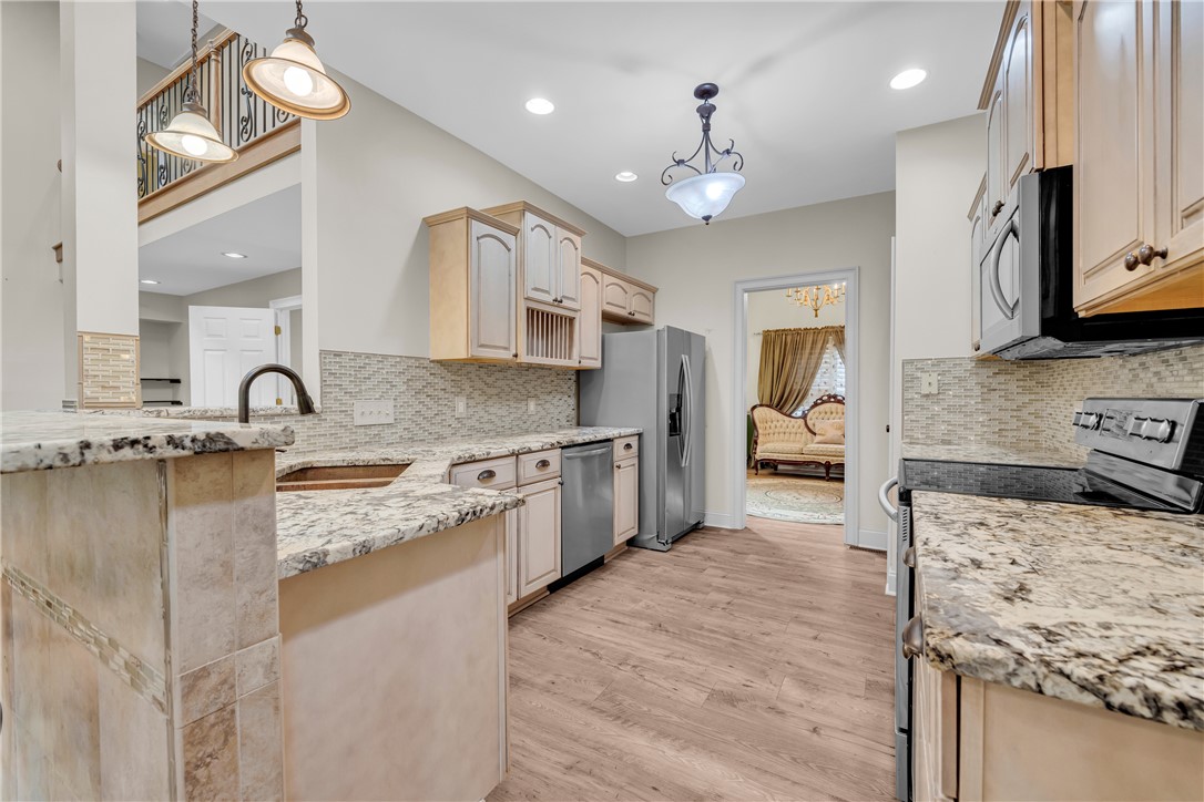 189 Beaver Lake Road West Union, SC 29696 - Photo 10 of 50