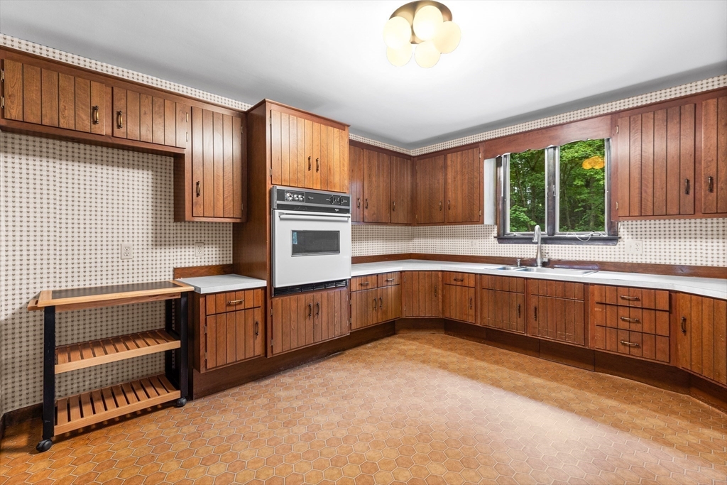 22 School Street Middleton, MA 01949 - Photo 10 of 33 Gallery Image 10