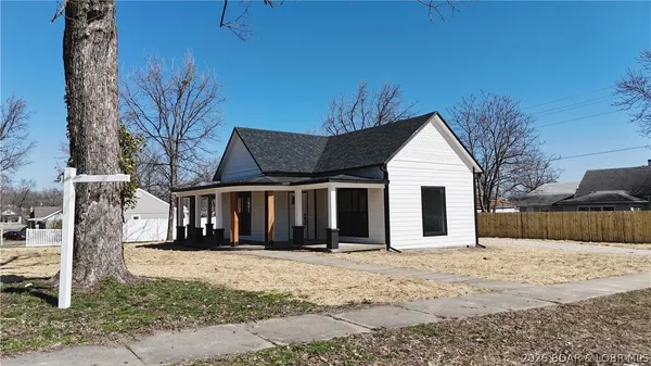 $289,000 | 130 South Grand Avenue, Eldon, MO 65026