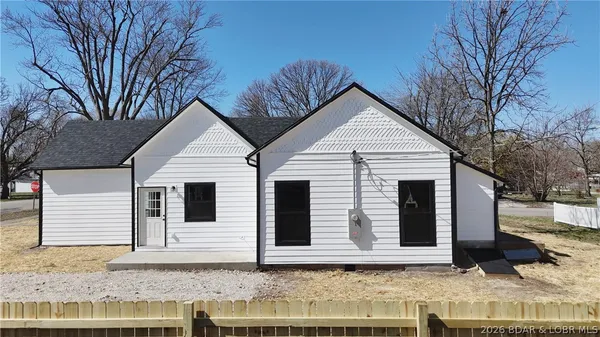 $289,000 | 130 South Grand Avenue, Eldon, MO 65026