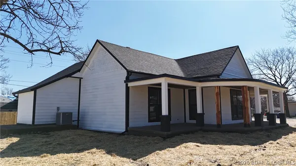 $289,000 | 130 South Grand Avenue, Eldon, MO 65026