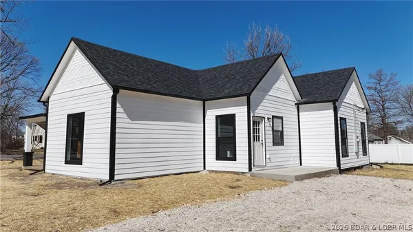 $289,000 | 130 South Grand Avenue, Eldon, MO 65026