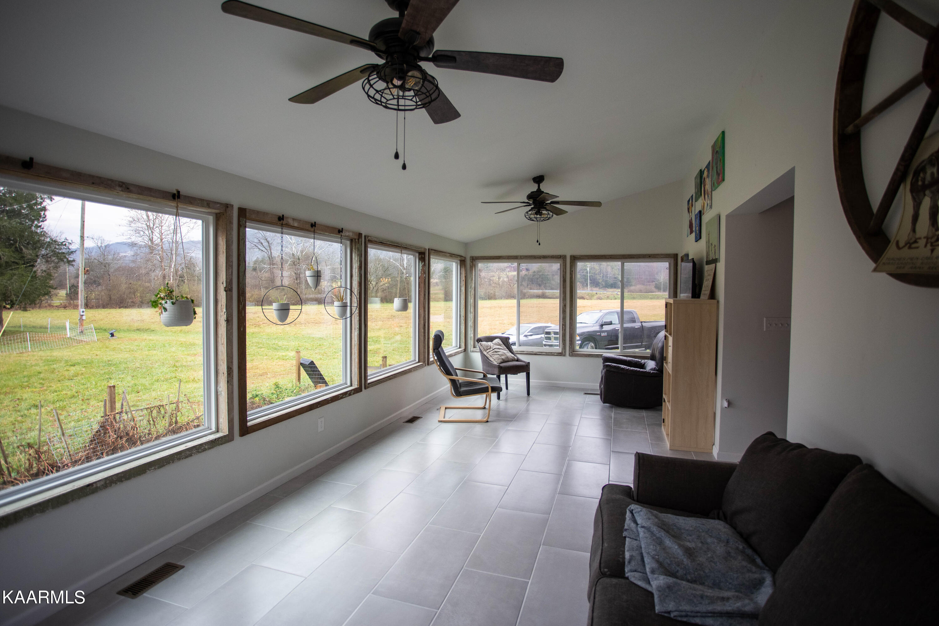 3122 Dutch Valley Road Clinton, TN 37716 - Photo 5 of 32 4
