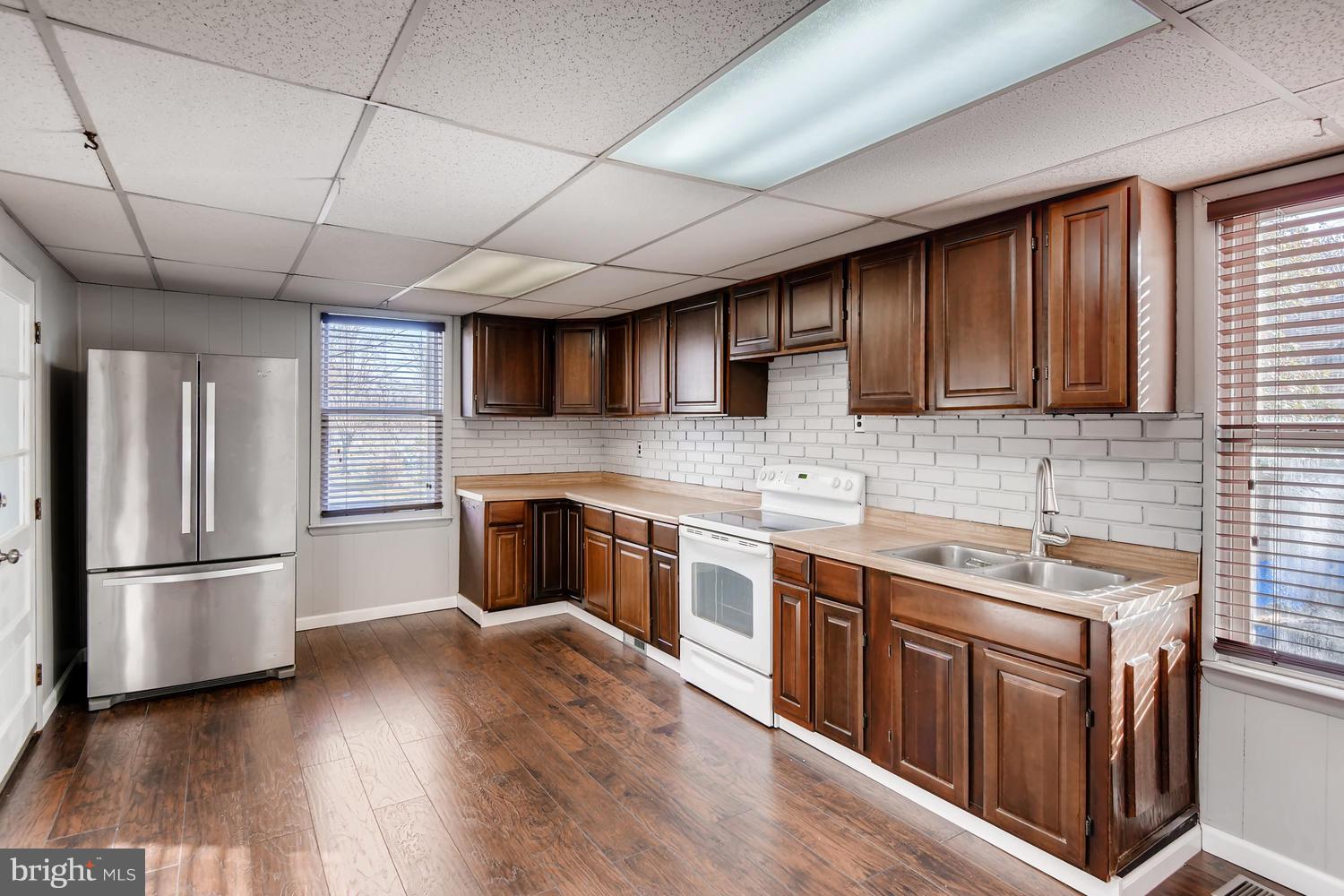 618 Riverside Drive Baltimore, MD 21221 - Photo 3 of 28 Gallery Image 3