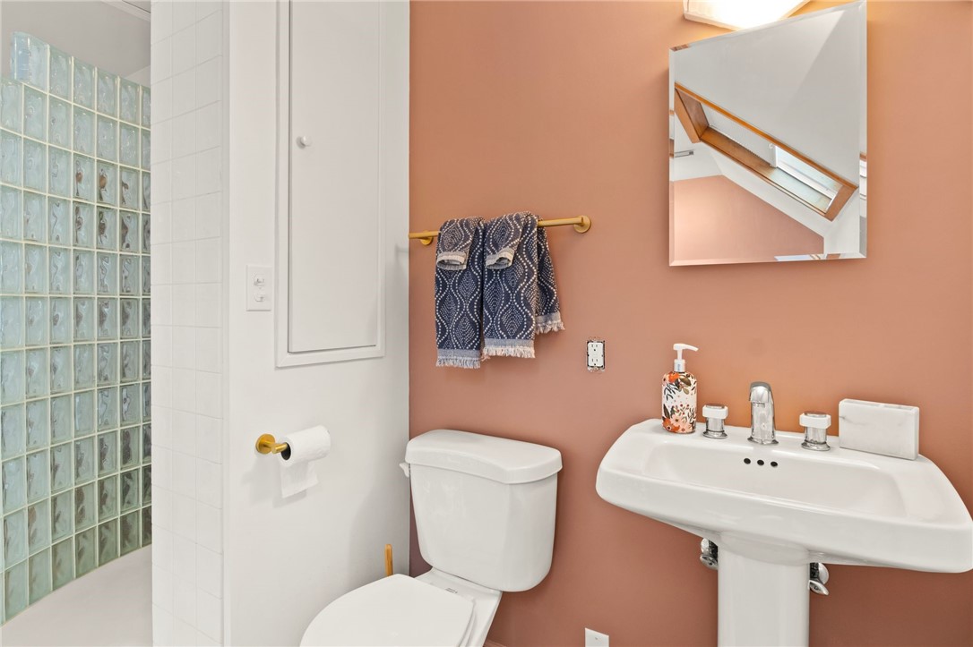 953 East Avenue Rochester, NY 14607 - Photo 25 of 29 third floor en suite