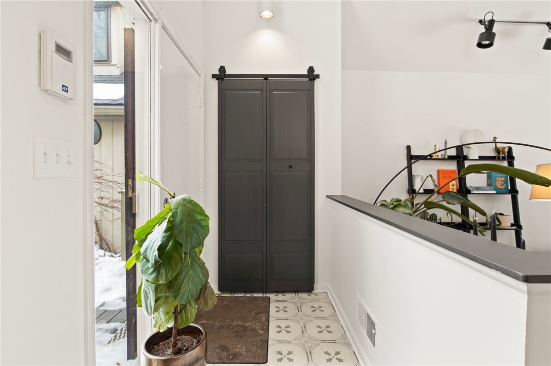 953 East Avenue Rochester, NY 14607 - Photo 4 of 29